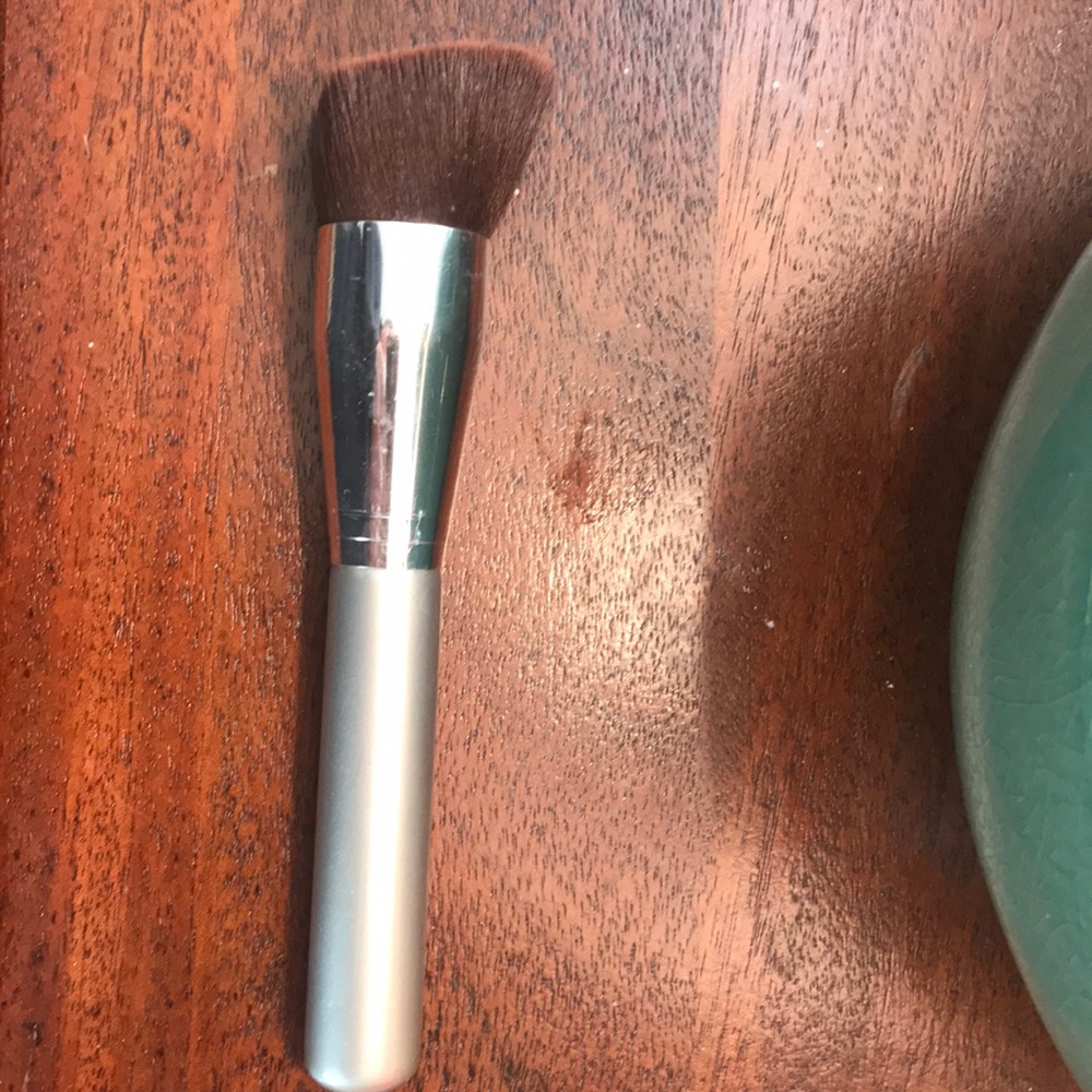 5/$20 Like new Bare Minerals precision face brush